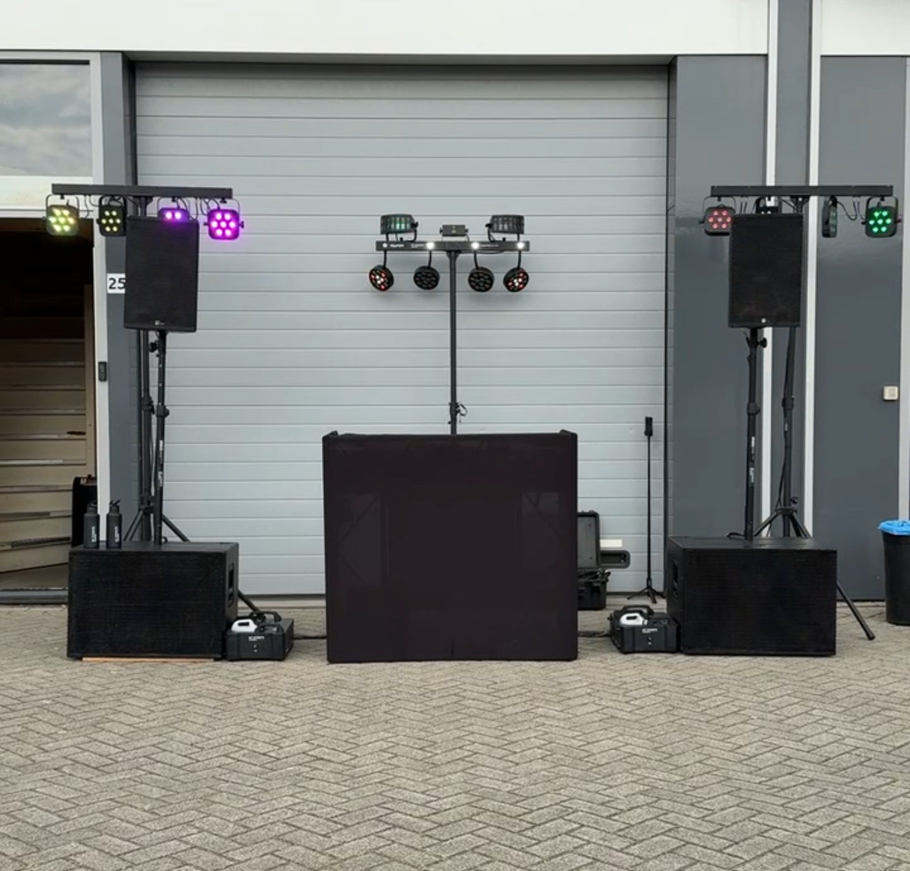 Business event set tot 200 man